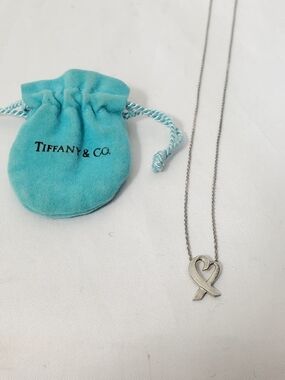 Tiffany & Co. Silver Ribbon Pendant Necklace in Tiffany Blue Pouch
